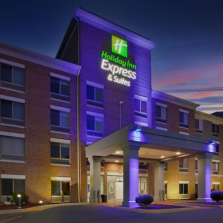 Holiday Inn Express & Suites Milwaukee Nw - Park Place By Ihg Экстерьер фото