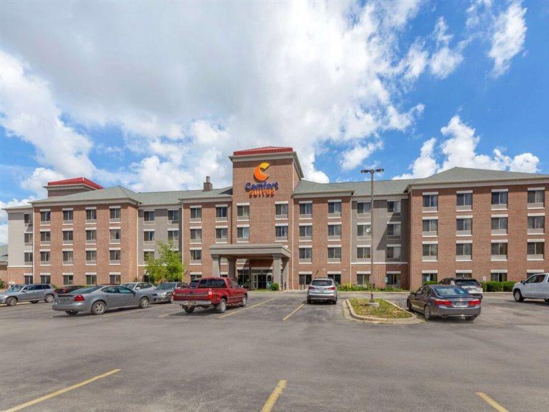 Holiday Inn Express & Suites Milwaukee Nw - Park Place By Ihg Экстерьер фото