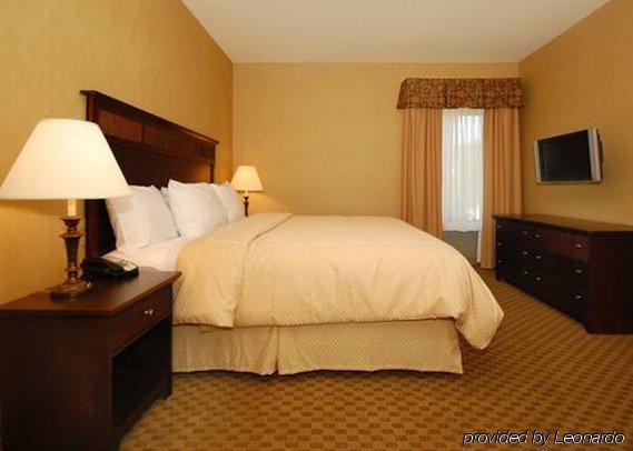 Holiday Inn Express & Suites Milwaukee Nw - Park Place By Ihg Номер фото