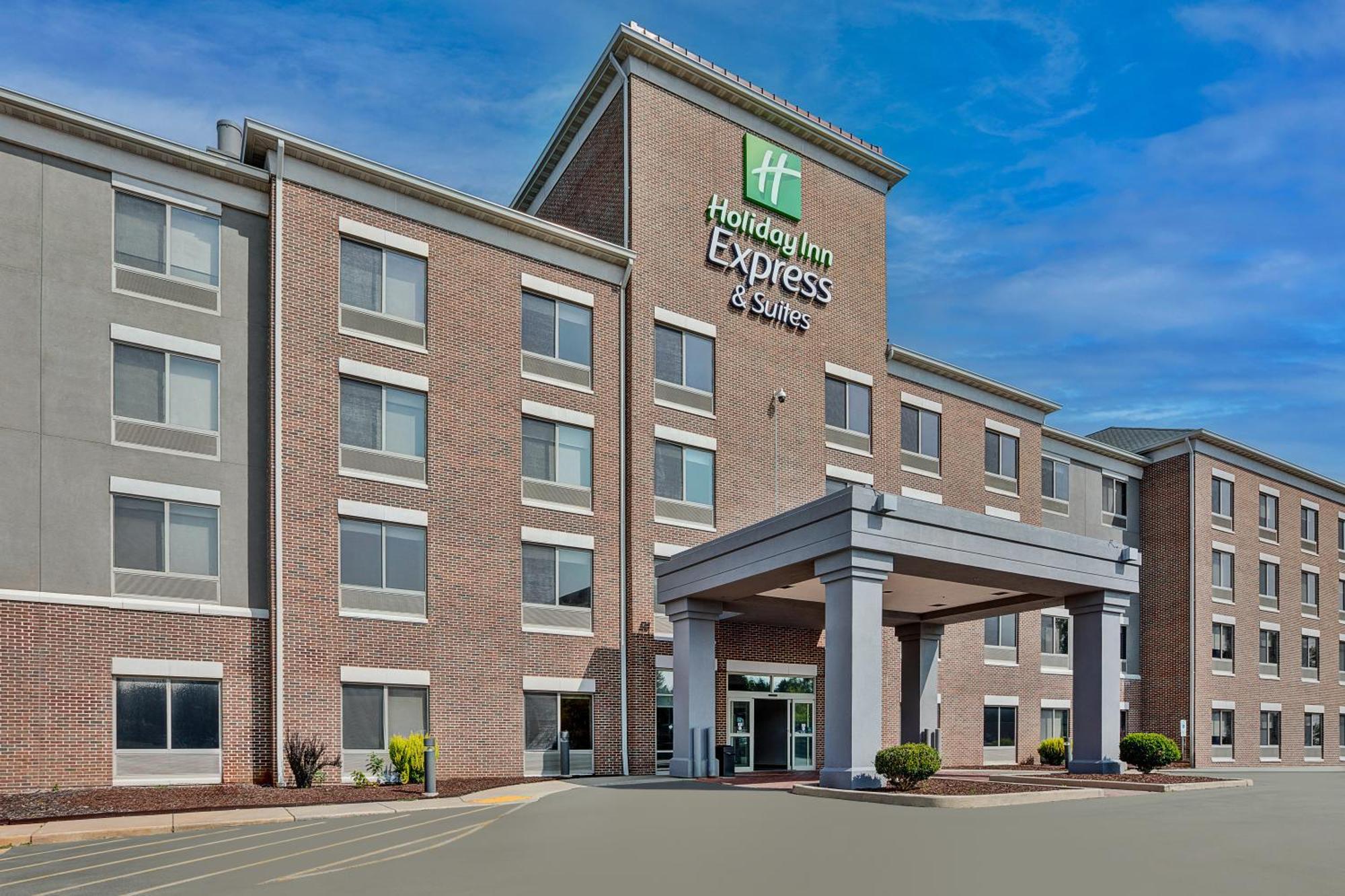 Holiday Inn Express & Suites Milwaukee Nw - Park Place By Ihg Экстерьер фото