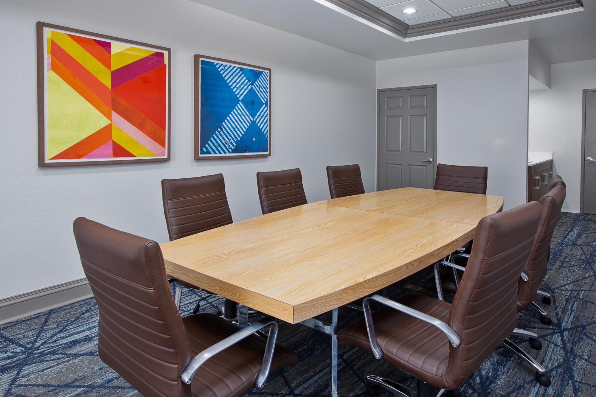 Holiday Inn Express & Suites Milwaukee Nw - Park Place By Ihg Экстерьер фото