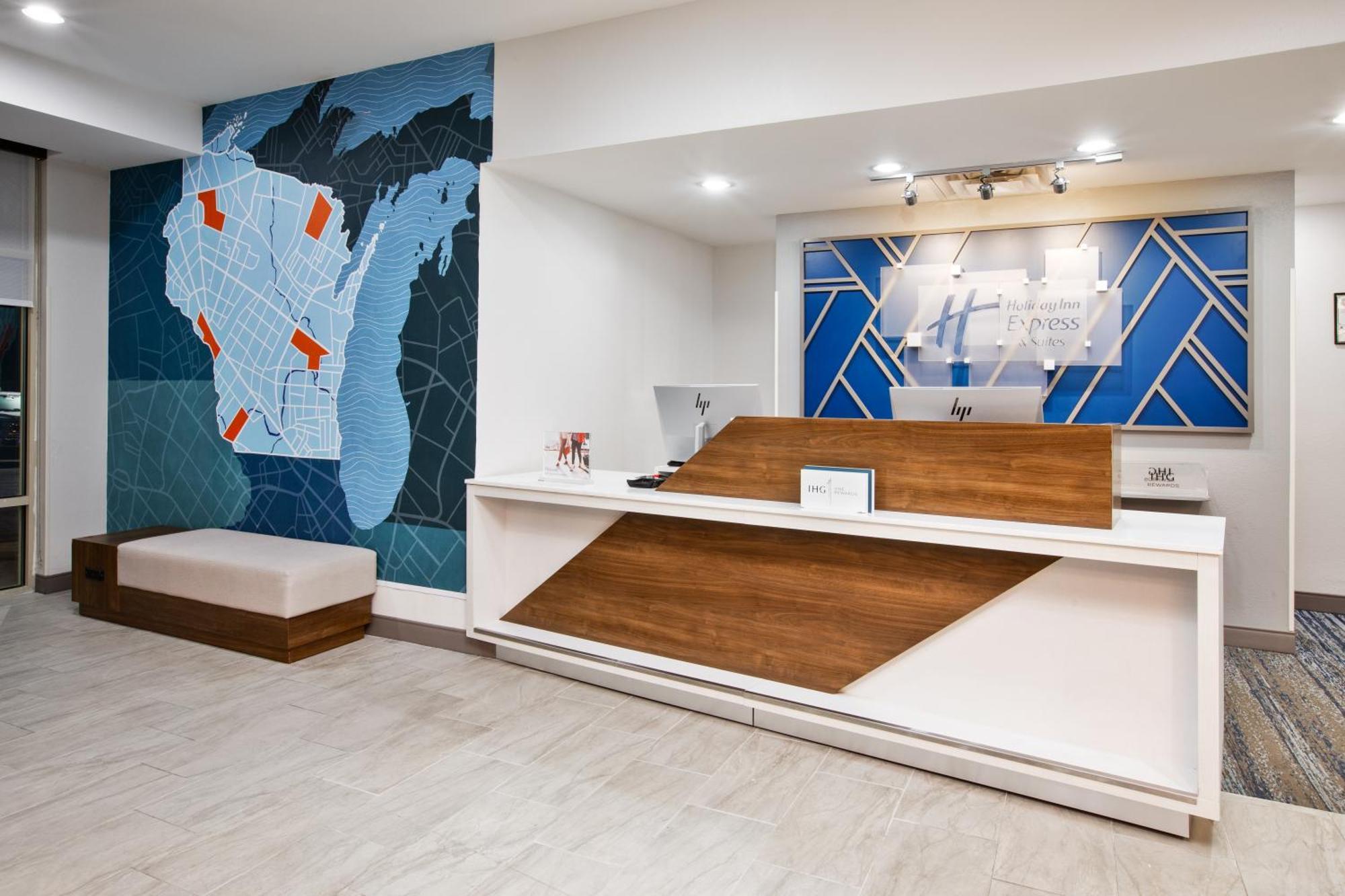 Holiday Inn Express & Suites Milwaukee Nw - Park Place By Ihg Экстерьер фото