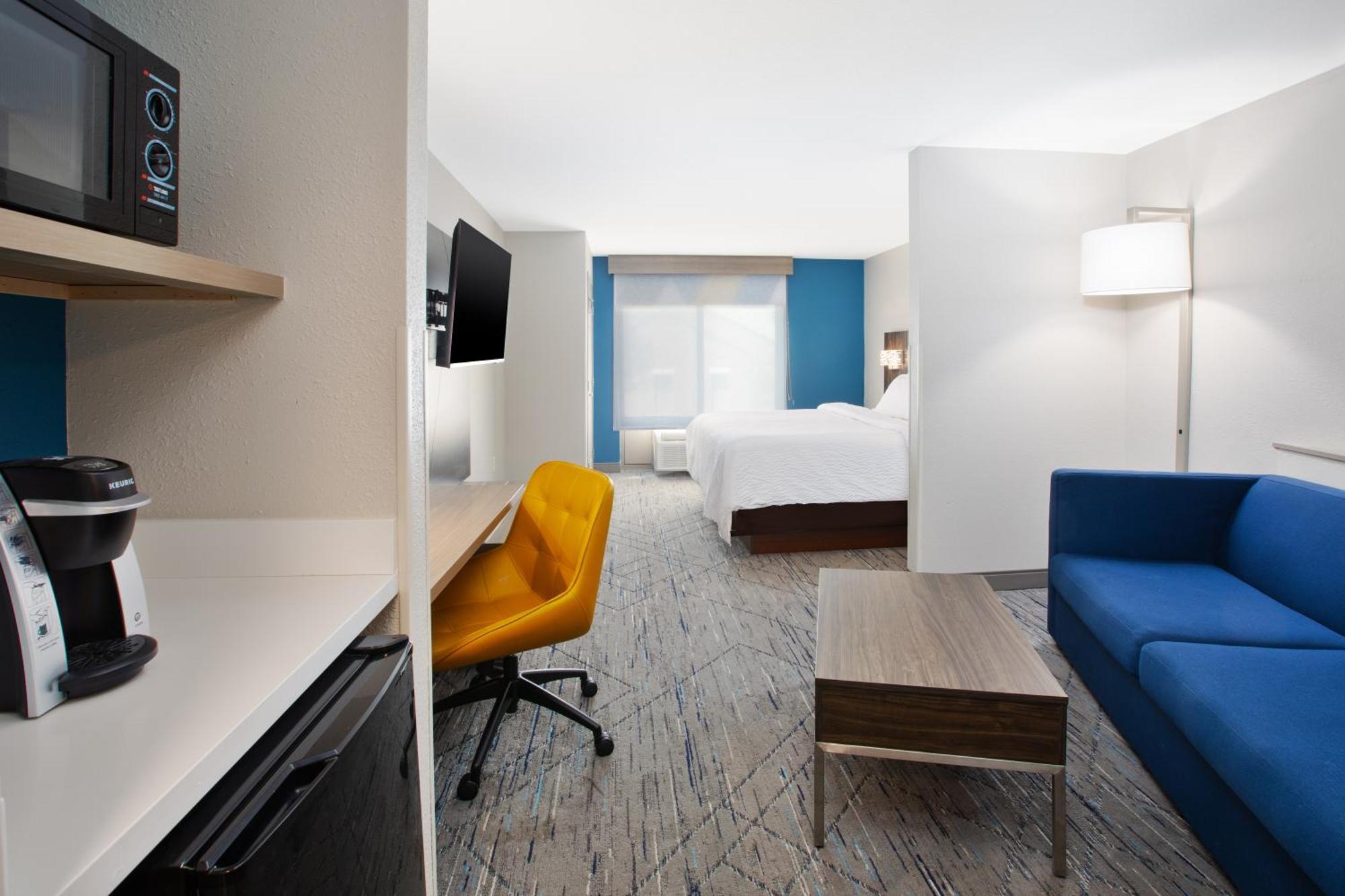 Holiday Inn Express & Suites Milwaukee Nw - Park Place By Ihg Экстерьер фото