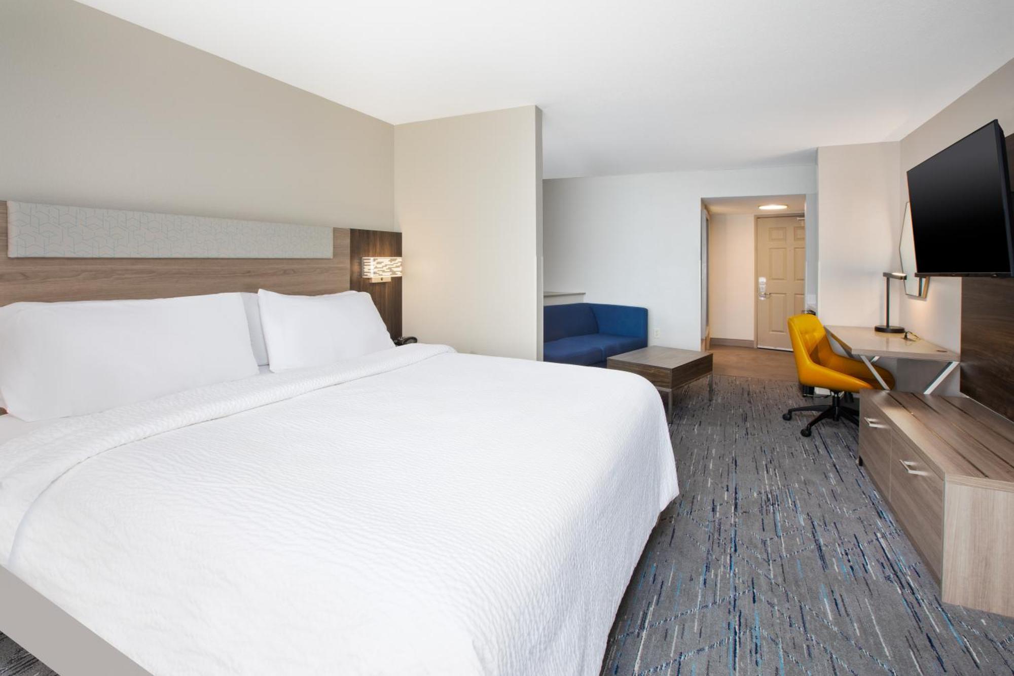 Holiday Inn Express & Suites Milwaukee Nw - Park Place By Ihg Экстерьер фото