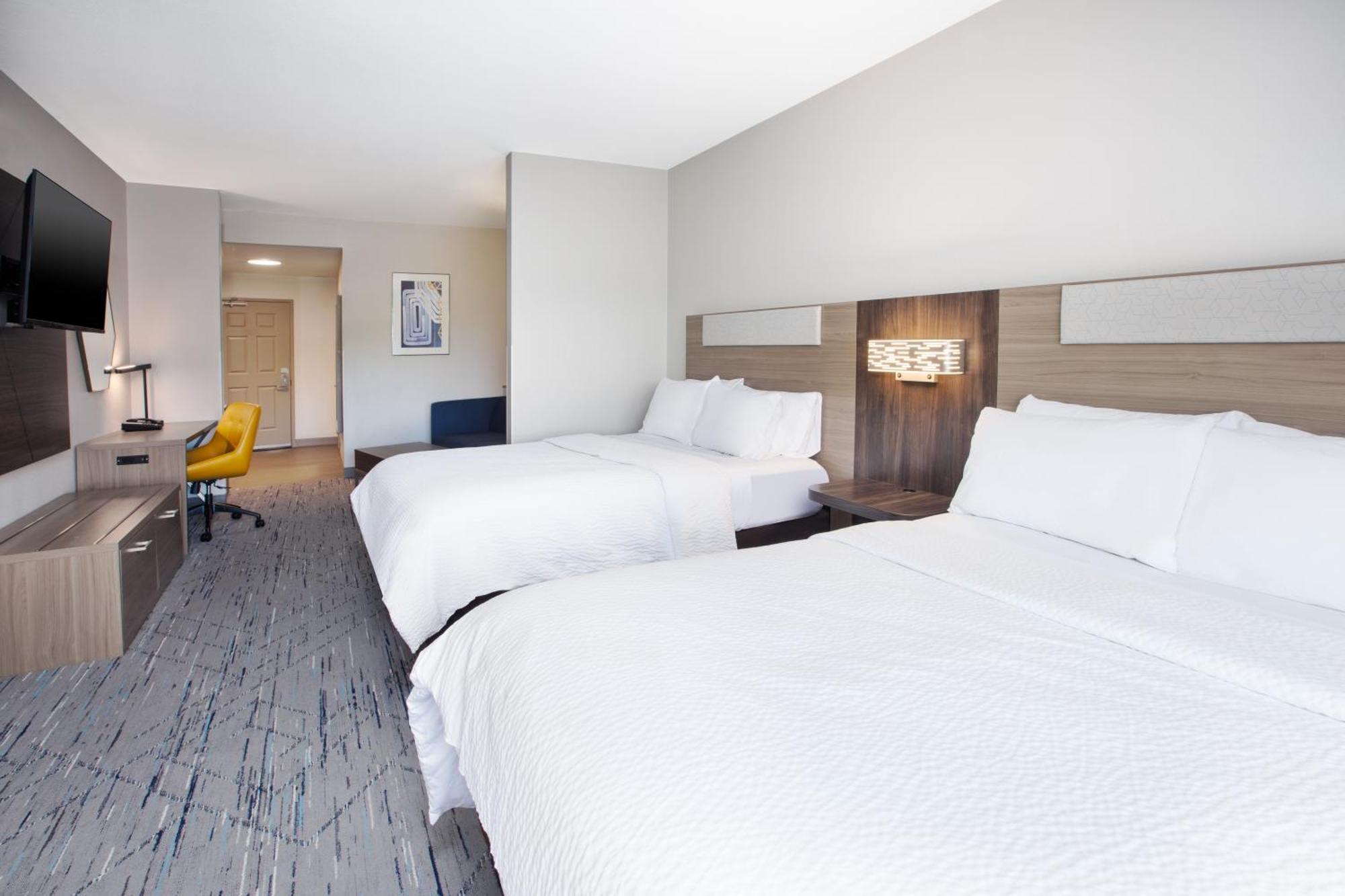 Holiday Inn Express & Suites Milwaukee Nw - Park Place By Ihg Экстерьер фото