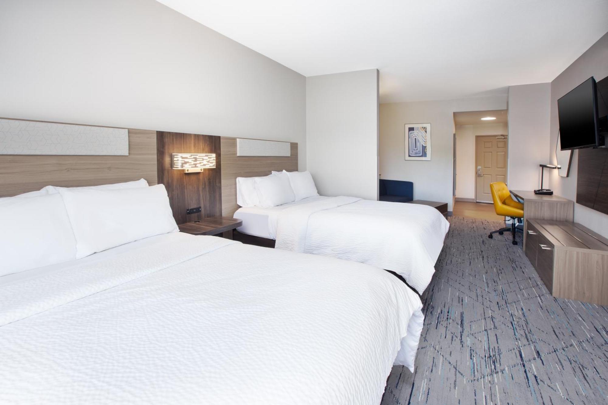 Holiday Inn Express & Suites Milwaukee Nw - Park Place By Ihg Экстерьер фото